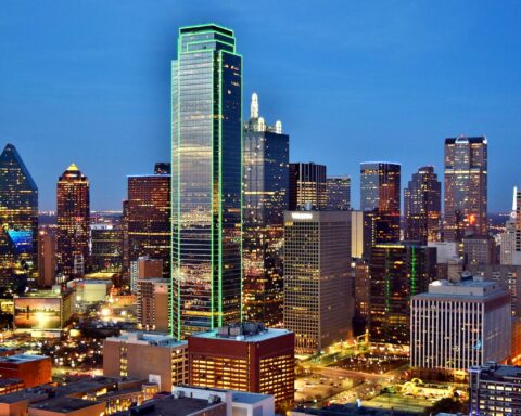 the bank of america plaza at dallas texas